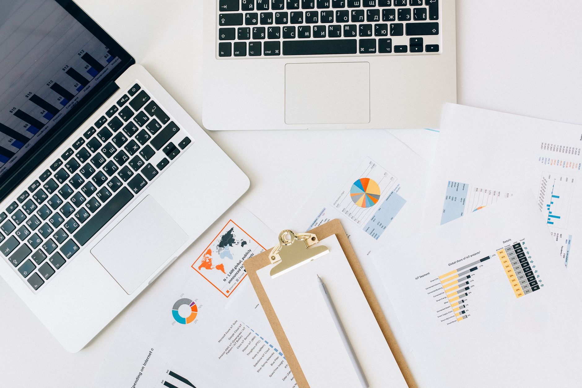 Rapports, graphiques et analyses de données de qualité logicielle sur un bureau